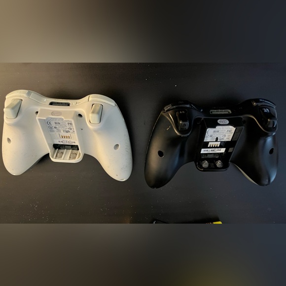 Xbox 360 with 2 controllers - Picture 5 of 5